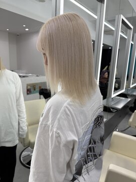 テイス 新宿(TACE) [ホワイトグレージュ/ミニウルフ/チェリーブラウン/新宿]