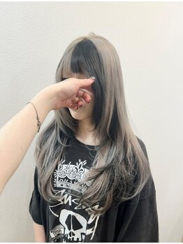 こだわり抜いた高品質薬剤を惜しみなく使用したケアブリーチで、ハイトーンと魅力を引き出すデザインカラー