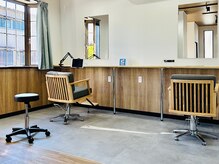 ヒトツ(hitotsu)の雰囲気(ゆったりとしたスペース圧迫感のない開放的な作りになってます。)