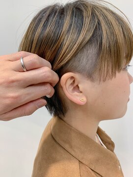 テトヘアー(teto hair) short(グラデーションカラー、ツーブロック、ブロンド)