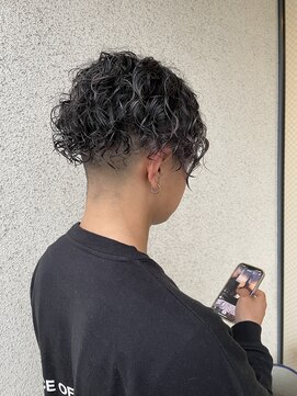 カットアンドトータルビューティ ヴァンキャトル(Cut&Total Beauty VINGT QUATRE) フェード×スパイラルブリーチパーマ×エンドシルバーカラー