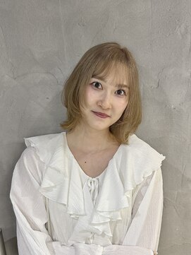 リュッカ(Lyuck) 【MANA】レイヤー/ボブレイヤー/ボブウルフ/ベージュ/ハイトーン