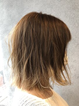 ヘアサロンM 新宿 外ハネボブ×パールベージュ