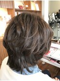 ふんわりパーマのミディアムウルフ