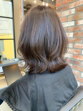 ザシー オモテサンドウ(The C) 外はねミディアムヘア/　TheC