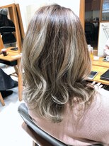 ネイロ 錦糸町(NeiRo)&nbsp;エアリーミディショートパーマ黒髪カタログホワイトアッシュ