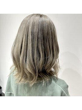 トリニティ(trinity) 初めてのブリーチカラーはおまかせダメージレスカラー【豊見城】