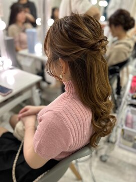 ラモ(RAMO) 大きめヨシンモリカールのハーフアップ