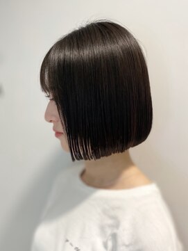 ジエクト ヴィシア(The Ect VIXIA) 切りっぱなしボブ/刈り上げボブ/くすみベージュ