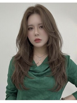 チオ(Chio) 品格を上げる、大人の韓国風フェミニンロング