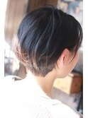 カットだけで決まる、後頭部ふんわりショートボブ