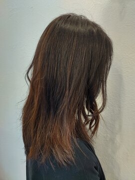 タエビスアリッサム(Taebis Alyssum) ミディアムレイヤースタイル