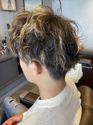 ツイスト・スパイラルなどBARBERならではの技術でさらに男前に！朝のセットも楽々☆フェードとの相性◎