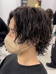 大人の波巻きスパイラルパーマミディアムロングメンズカットヘア