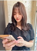 薄めシースルー前髪×ぱつっとミディアム_オリーブベージュ