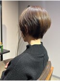 くすみベージュ 耳かけショートボブレイヤ 髪質改善　オトナ女性