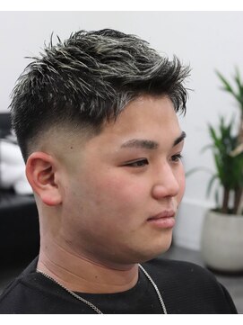 バーバーライラック(BARBER Lilac) ハイライト×スキンフェード