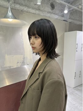 フィグバイアルテフィーチェ(fig by artefice) ミルクティーベージュウルフパーマミディアムヘア50代髪型