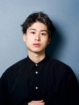 アルファ 新宿(alpha) フェザーパーマ/ブルーブラック/刈り上げセンターパート[新宿]
