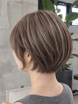 キリ 逗子(kiri) 逗子葉山マッシュショートボブ白髪ぼかしハイライト白髪染めY399