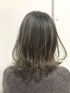 エイミー(Aimee) Aimee ハイライト×パールグレージュ