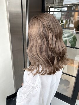 ニキータ(Nikiita) 【Nikiita女子】ミルクティーカラーのウェービーロブ　　B93943