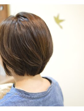 アナザードア(another door) 丸いシルエットが可愛い 手ぐしで簡単 ショートボブ