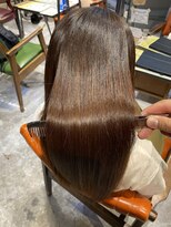 エミュー(emue) 20代30代40代人気 くびれ外ハネミディ 艶感ストレート中島