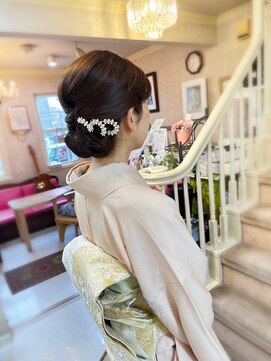 美容室 ティンカーベル キレイめシニヨン