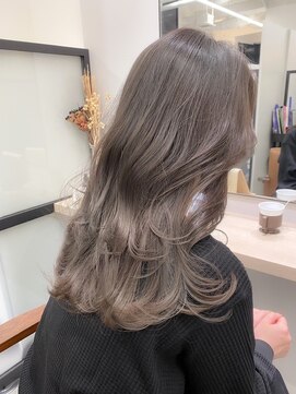 ネモネ バイ ミリー 梅田茶屋町(nemone by milly) グレーベージュレイヤーロングくびれレイヤースタイル【梅田】