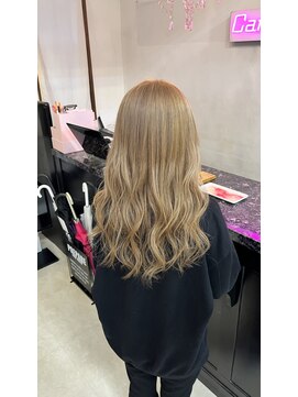 リリス(Lilith) ベージュカラー×ロングウェーブ