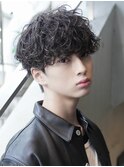 スーツ短髪ツーブロック束感モテる黒髪シークレットパーマ流行