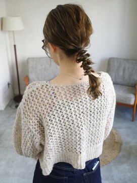 トナリ(tonari) ヘアアレンジ ローポニー アップスタイル【鹿児島中央駅】