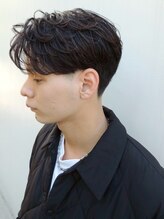 羽のように軽やかな動き《フェザーパーマ》毛先にふわりとした質感を加えた自然な毛流れが出る人気パーマ