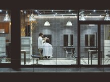 【東海地区随一のオシャレサロン】インダストリアルに仕立てられたセンスのあるこだわりの店内インテリア◎