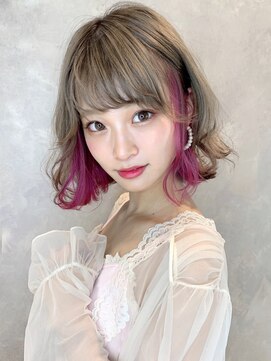 トルネード(TORNADO) インナーのピンクカラーを楽しむ切りっぱなしウェーブボブ