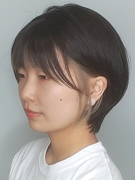 ヘアーメイクオズ(hair make O/S) 担当 照井 インナーホワイトベージュ_小顔ショート