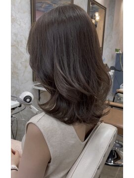 フィガロ ウメダ(FIGARO UMEDA) ミディアムレイヤー/オルチャンヘア/ワンホンヘア/韓国ヘア