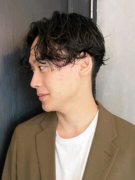 アイティーバイアルバム 北千住店(IT by ALBUM) センターパートパーマ_波巻き束感ショートツーブロック_ba416701