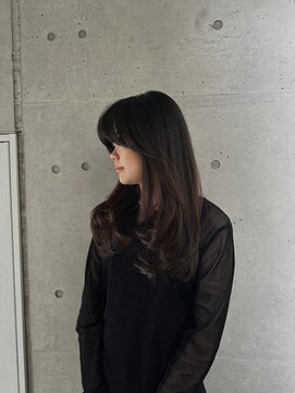 リバレッジ 白金(Leverage) 大人外国人風ボリュームロングレイヤー：Mayu Yamaoka