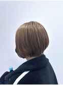 キュートショートボブとベージュカラー