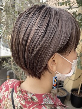 アオゾラヘアー フジサキグウ(AOZORA HAIR FUJISAKIGU) 丸みショート ハイライト ベージュ 大人女性にオススメ 20代30代