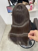 ラナ(Lana)&nbsp;【Lana】ふわっと光を通すアッシュオリーブの自然ツヤストレート