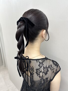 タイトツイスト編みおろしポニー
