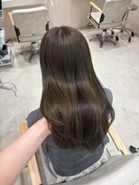 ロエ(LOE) オリーブカラーレイヤーカット顔周りレイヤーブリーチなし