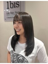 アンビス(1bis)&nbsp;赤みを抑えた艶オリーブのレイヤーヘア