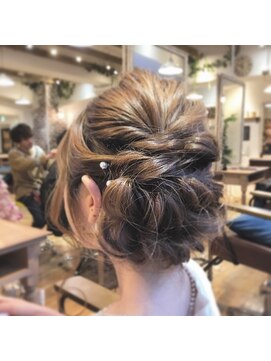 シエロ 池袋西口(Cielo) 【Sola by little】くるりんぱ×ねじりMIXアレンジ 担当(CHIKA)