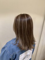 リー 枚方(Lee) 透明感ベージュ×ハイライトデザイン