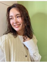 エルジン ヘアドレッサー ショップ(ELGIN HAIR DRESSER SHOP)&nbsp;【saya】根元からのカーリーヘア