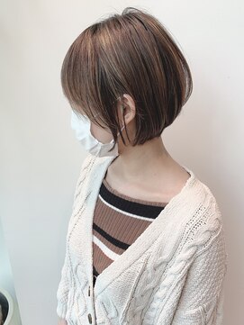 ステア ケース(stair case) ハイライトカラーショートボブ/人気髪型耳かけ丸みショート